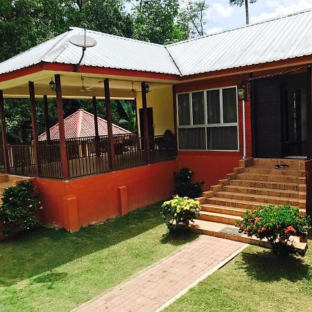 バタング・カリ Desa Kaloi Farmhouseヴィラ エクステリア 写真